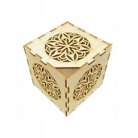 Drewniane pudełko ażurowe szkatułka ze sklejki zamykane decoupage 10x10