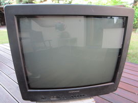 21" telewizor analogowy TV kineskopowy CRT starodawny stary wejscie AV EURO