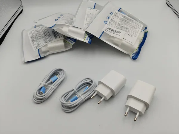 ŁADOWARKA DO TELEFONU 20W 2 SZTUKI USB-C CA-43AT Z KABLEM USB-C LIGHTNING