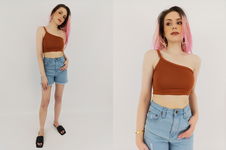 FEMME LUXE tłoczona BLUZKA CROP TOP na jedno ramię MODNA _ 34
