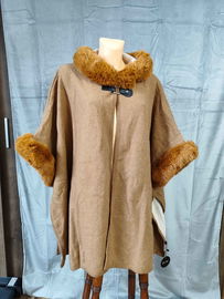 Ponczo Z Futerkiem Camelowe ZLYC Peleryna Narzutka Boho Elegancka One Size