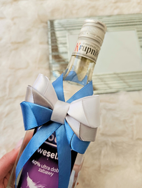 Kokardki na alkohol weselny niebieskie – pakiet 5 szt.
