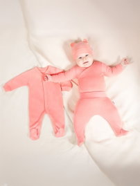 Wyprawka 4-ro el. body, pajac, półśpiochy i czapka koralowa Nicol