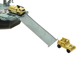 LOTNISKOWIEC WOJSKOWY Z AKCESORIAMI 