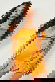 BOOHOO Satynowa sukienka falbana (36)