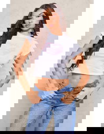 PRETTYLITTLETHING Krótki biały t-shirt nadruk (40)