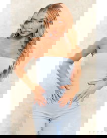 PRETTYLITTLETHING Niebieski top bez rękawów (40)