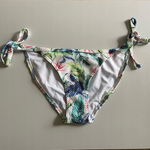Dół od Stroju Kąpielowego Majtki od Bikini w Kwiaty New Look L