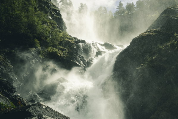 Fototapeta A Flowing Waterfall In Norway Vinyl Gładki 368x254