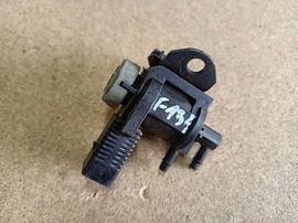 Volkswagen PASSAT B6 2005 Zawór podciśnienia