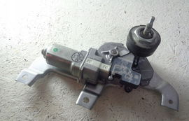 SILNICZEK WYCIERACZEK TYŁ KLAPY SUZUKI SX4 S-CROSS 17R