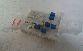 SKRZYNKA BEZPIECZNIKOW SUZUKI VITARA III SX4 S-CROSS 1.0 111KM AA0A-4880