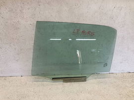 Toyota Auris I E15 LIFT 2011 Szyba drzwi tylnych lewych lewy tył