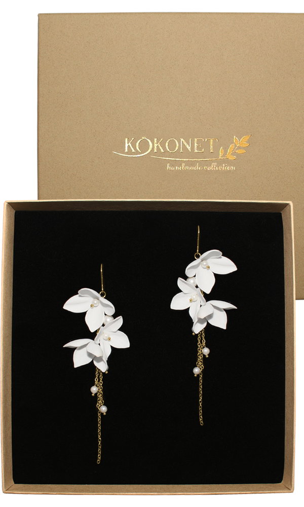 ZŁOTE długie kolczyki kwiaty perły HANDMADE białe boho efektowne ŚLUBNE