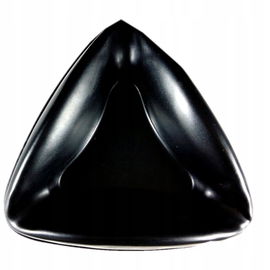 Popielniczka metalowa trójkątna, 15x15 cm, czarna.